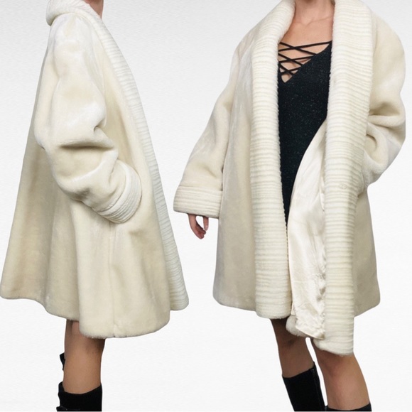 Vintage Jackets & Blazers - VINTAGE | Monterey Fashion USA Cream Glam Vogue Faux Fur Medium Weight Coat